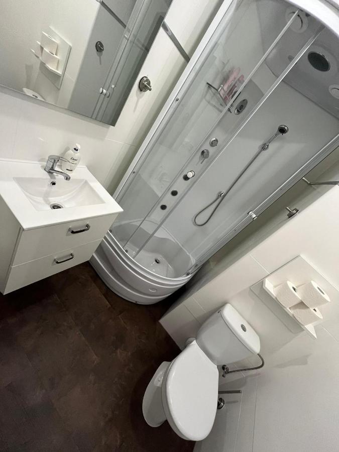Apartment Charkovska Karlovy Vary Bagian luar foto
