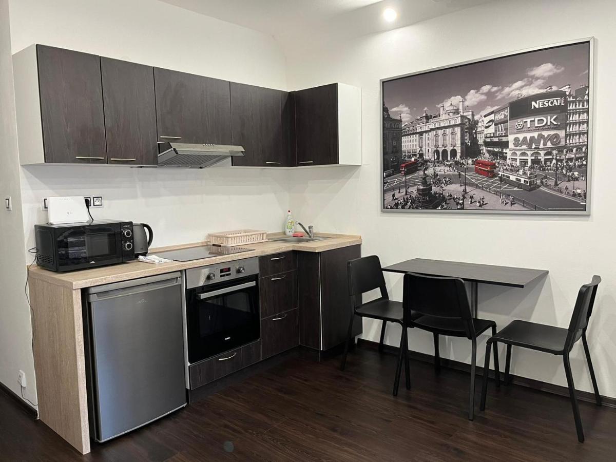 Apartment Charkovska Karlovy Vary Bagian luar foto